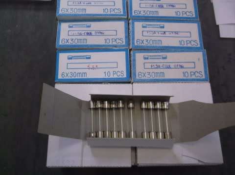 FUSES : 1.5amp & 3 amp GLASS FUSES 6mm x 30mm - ( R10.00 PER PACK OF TEN )